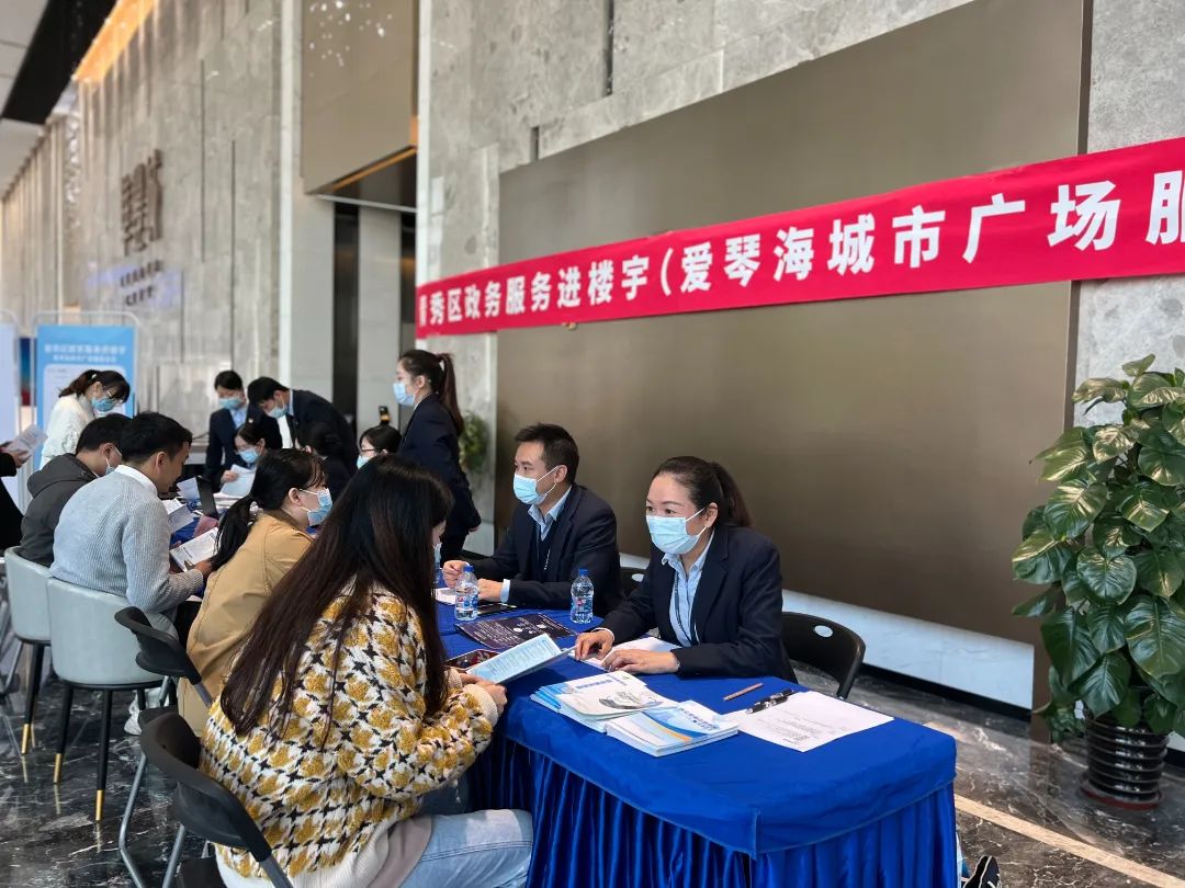 帮办代办简易办 让企业办事更高效——青秀区提升政务服务优化球友会营商环境(图1)