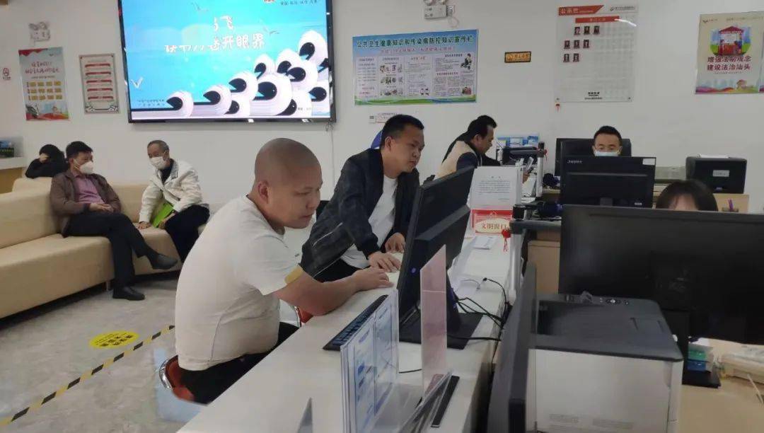 球友会濠江区：推行“” 全流程为企业“跑腿”(图1)