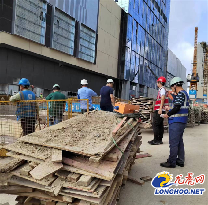 迈皋桥街道：高效帮办代办服务 让企业办事更省_ 龙虎网(图1)