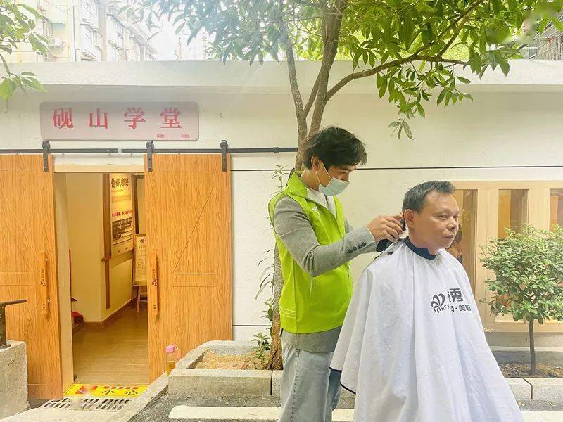 我为群众办实事｜“帮代办”让群众办事“不跑腿”(图1)