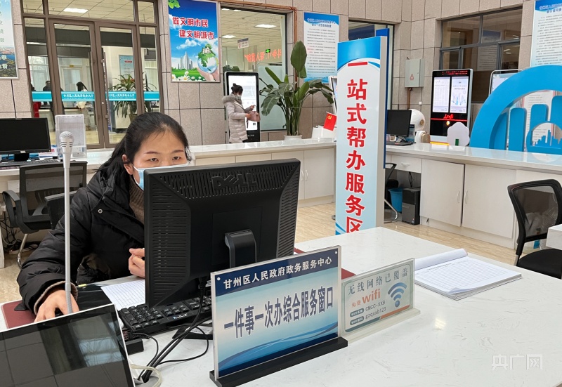 市政务服务中心：帮办代办优服务审批提速显功夫