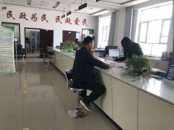 便民服务立标尺帮办代办暖民心——陈户镇推行综合受理帮办代办服务球友会(图2)