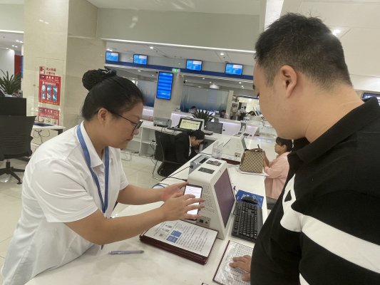 济宁市太白湖新区行政审批服务局：“办前提醒+帮办代办”助力”一件事”流程更顺畅(图1)