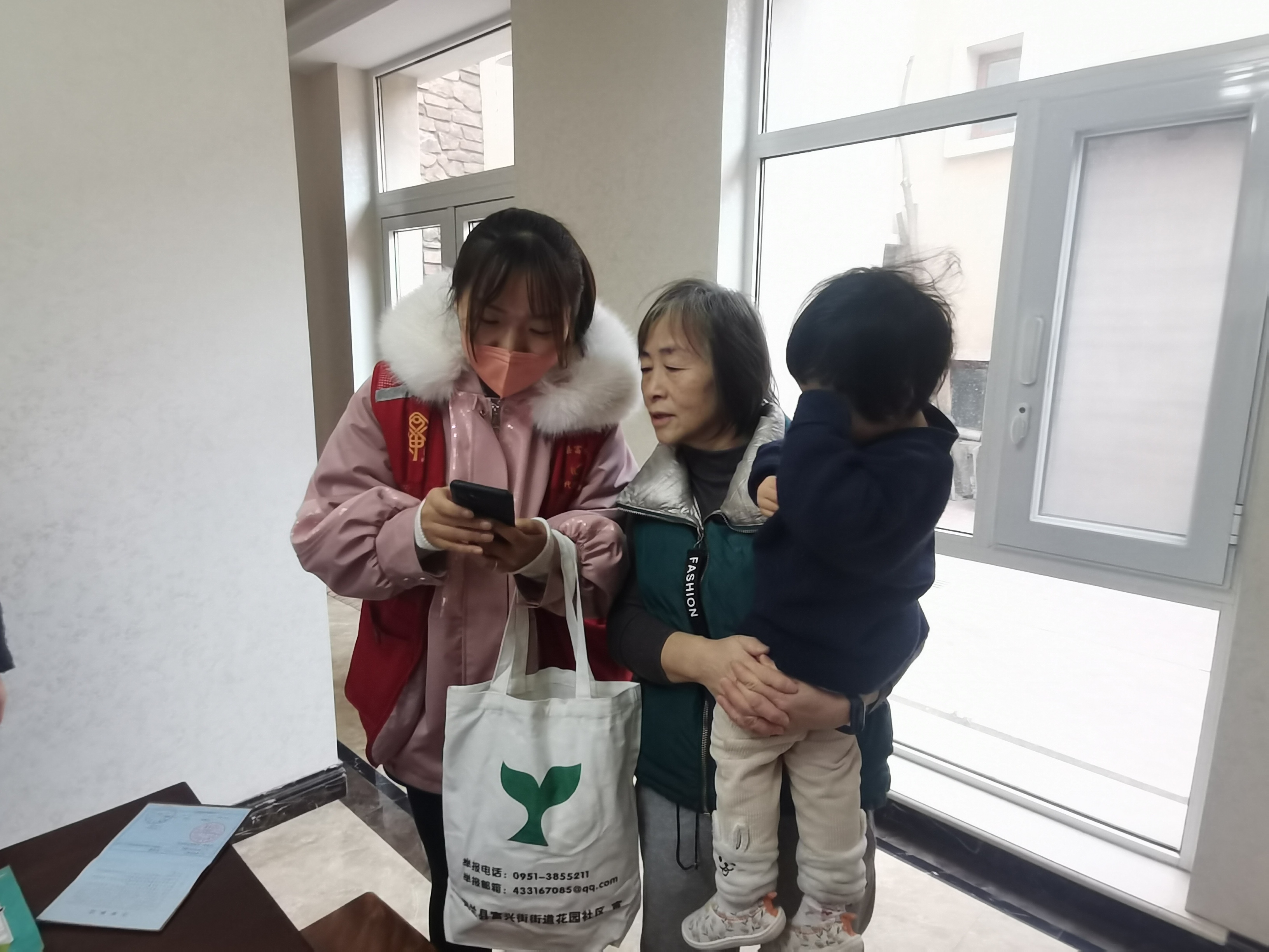 花园社区：医保缴费帮办代办“帮”到群众心坎上(图2)