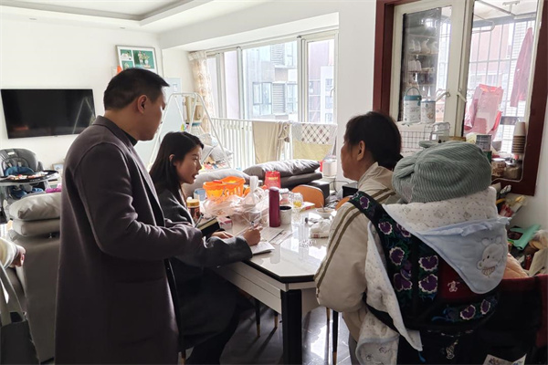 云岩区黔灵镇云山社区“帮代办”便民服务暖民心(图2)