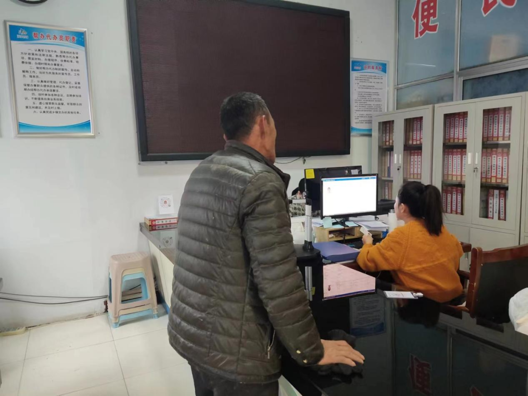 劳店镇：帮办代办贴心办 助老服务暖人心(图1)