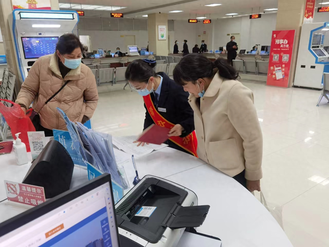 以群众满意度为出发点 商城县帮办代办服务赢得群众点赞(图1)