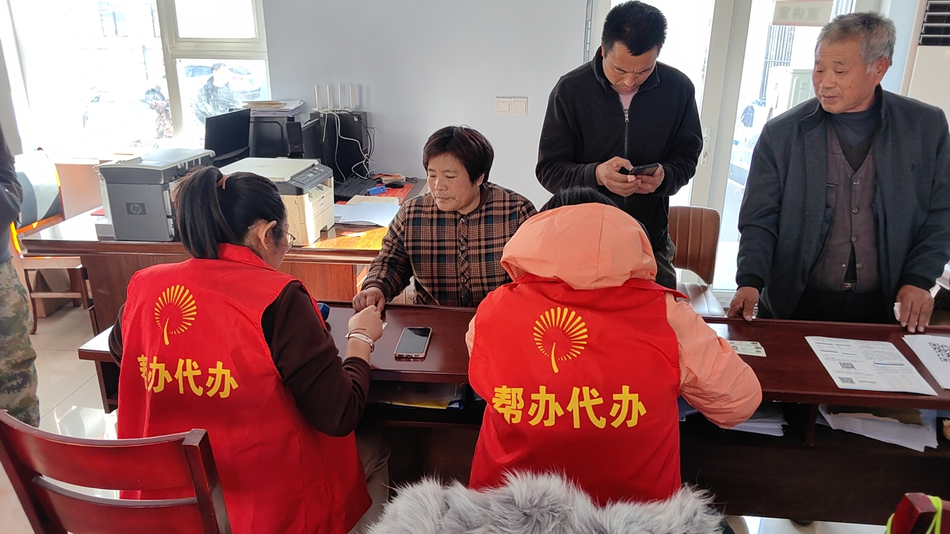 燕崖镇便民服务中心： 帮办代办解民忧 贴心服务“零距离”(图1)