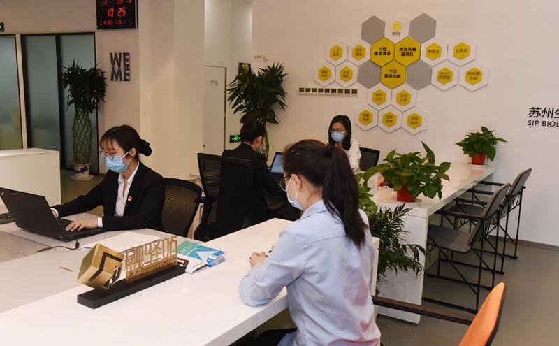 “帮代办”服务升温 “添彩”园区营商环境(图2)
