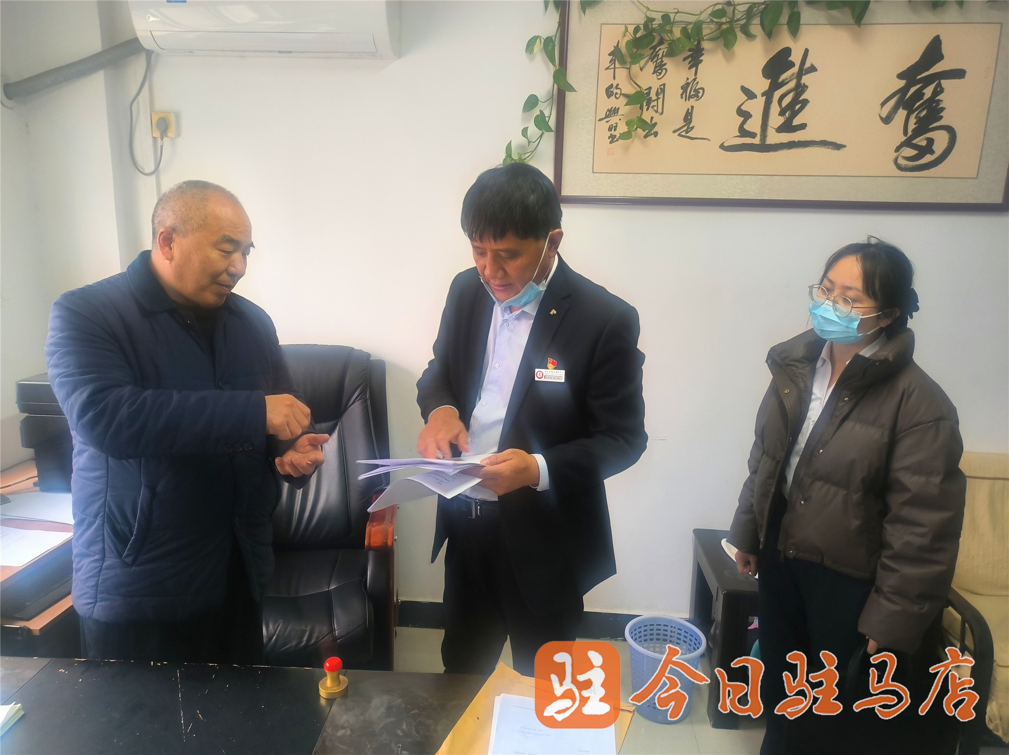 驻马店市交通运输局行政服务窗口开展帮办代办活动助力春运畅行(图1)