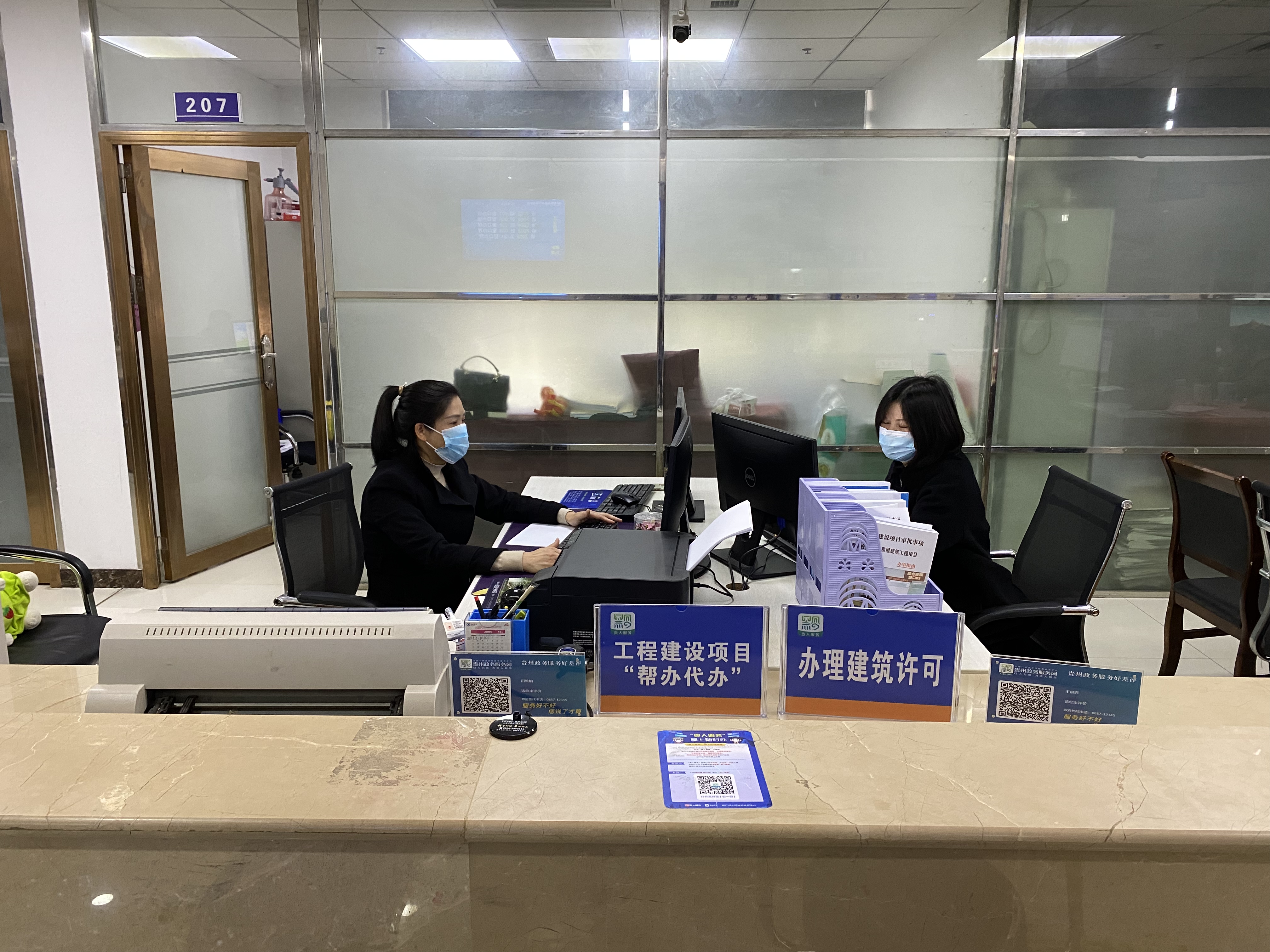 唐山行政审批局：帮办代办架起便民服务连心桥
