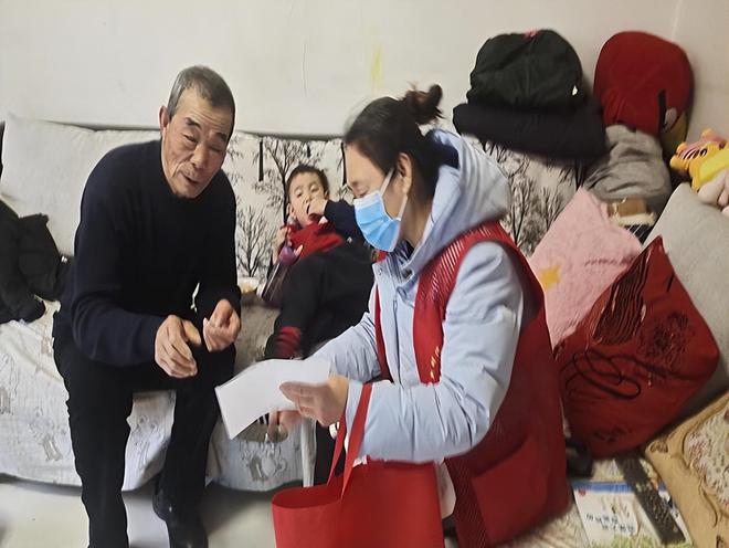 石嘴山市大武口区朝阳街道：“帮办代办”全力办 便民服务送上门(图2)