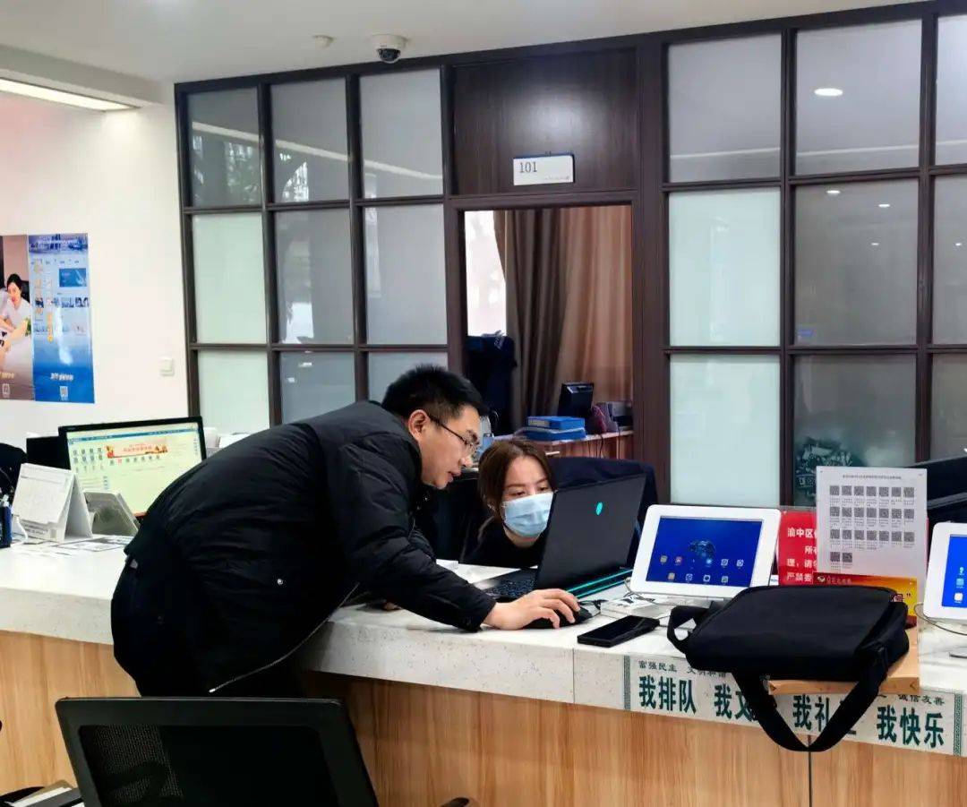 球友会渝中：实施“全生命周期”帮办代办 跑出项目落地投产“加速度”(图2)