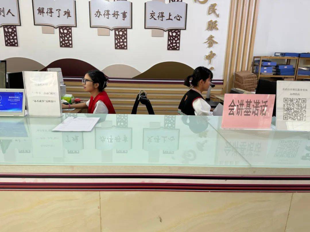 景洪市：“三心”服务深化“帮办代办”(图1)