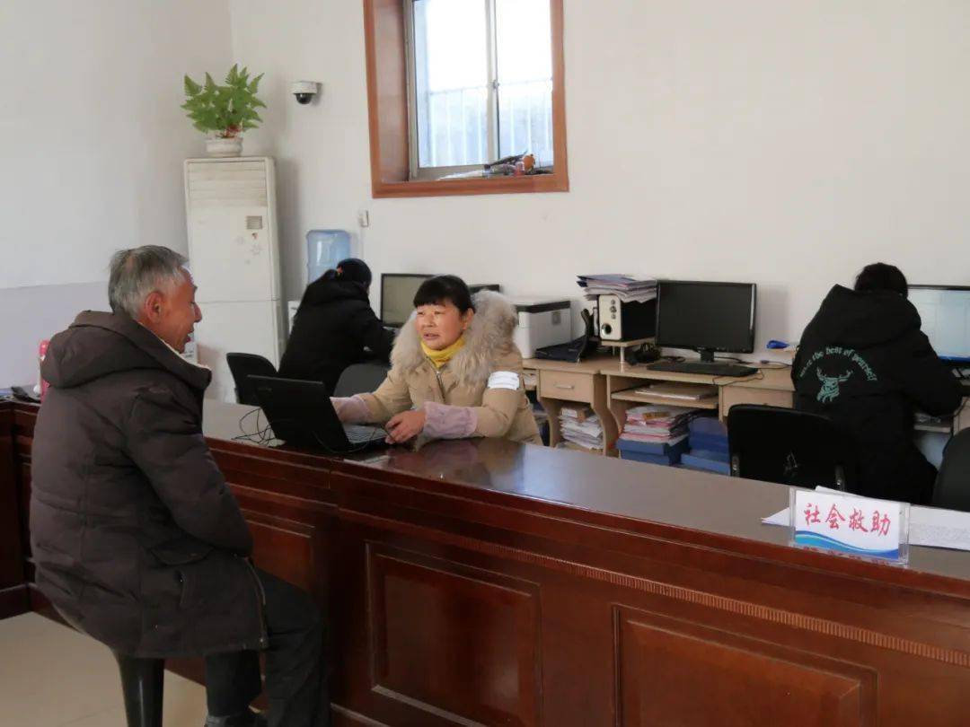 汶阳镇：帮办代办贴心办 助企惠民促发展(图2)