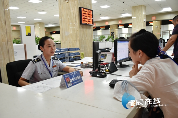 一件事一次办㉒丨初次办事不忐忑 “帮代办”提供“星级”政务服务(图1)